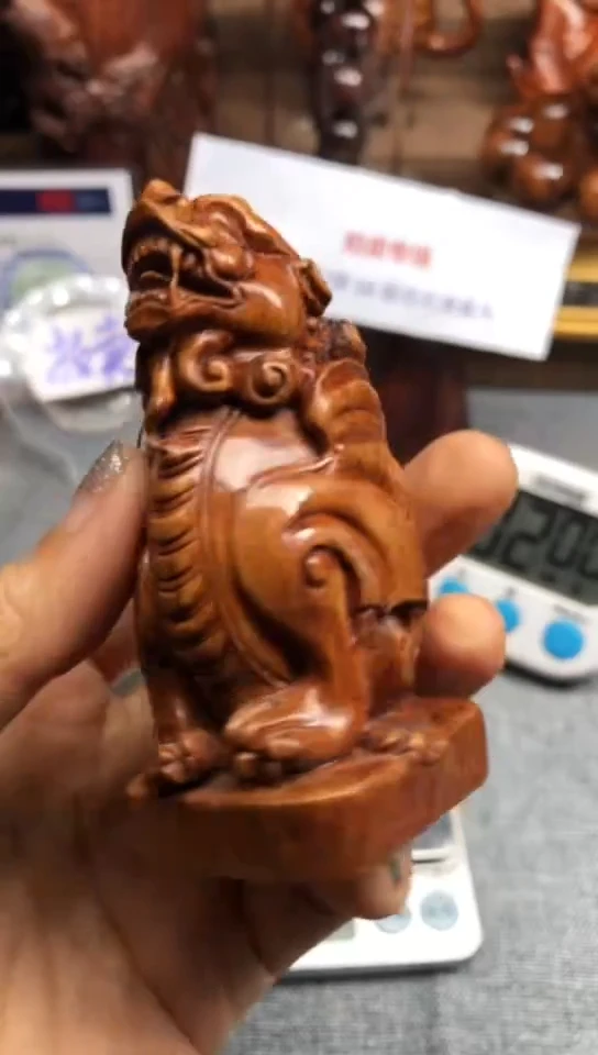 【闪购商品】降香黄檀把件海黄雕刻1