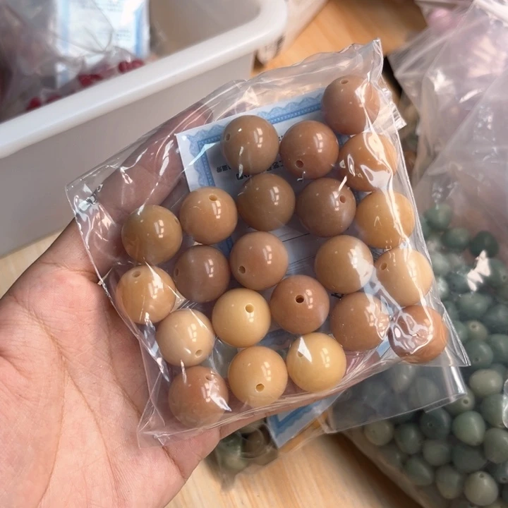 白玉菩提吊坠b17mm/20颗锅底不售后 微瑕 大卡