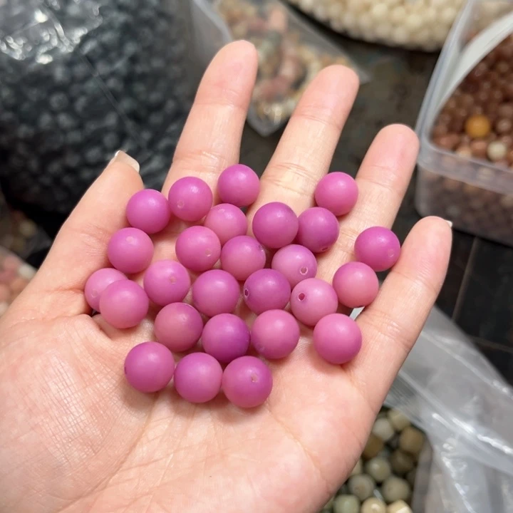 白玉菩提吊坠c12mm110颗。杨梅瑞纳冰原果