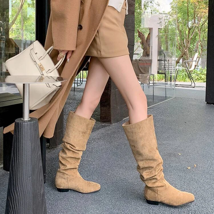 妮之念3cm内增高绒面翻皮堆堆靴方头平底一脚蹬棕色高筒不过长靴