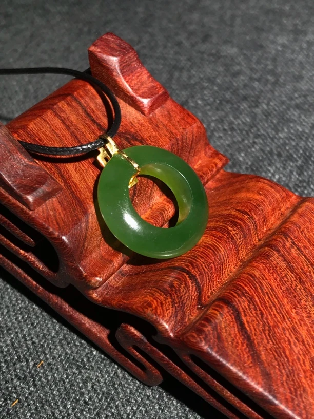 和田玉18k金镶嵌碧玉甜甜圈吊坠