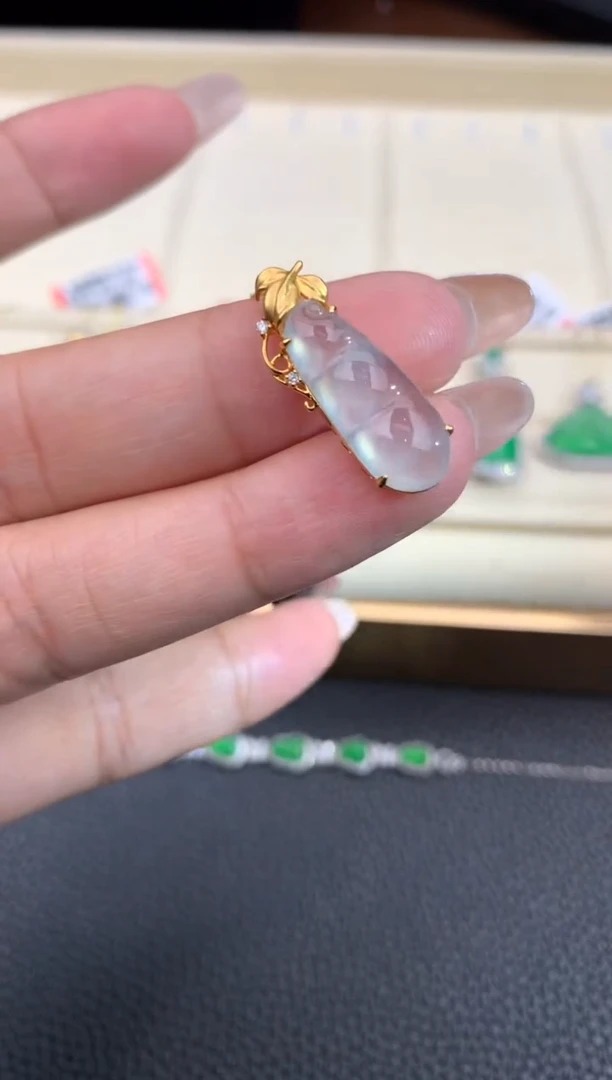 【闪购商品】翡翠颈饰18K金镶嵌W797