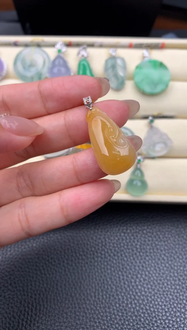 【闪购商品】翡翠颈饰18K金镶嵌D885