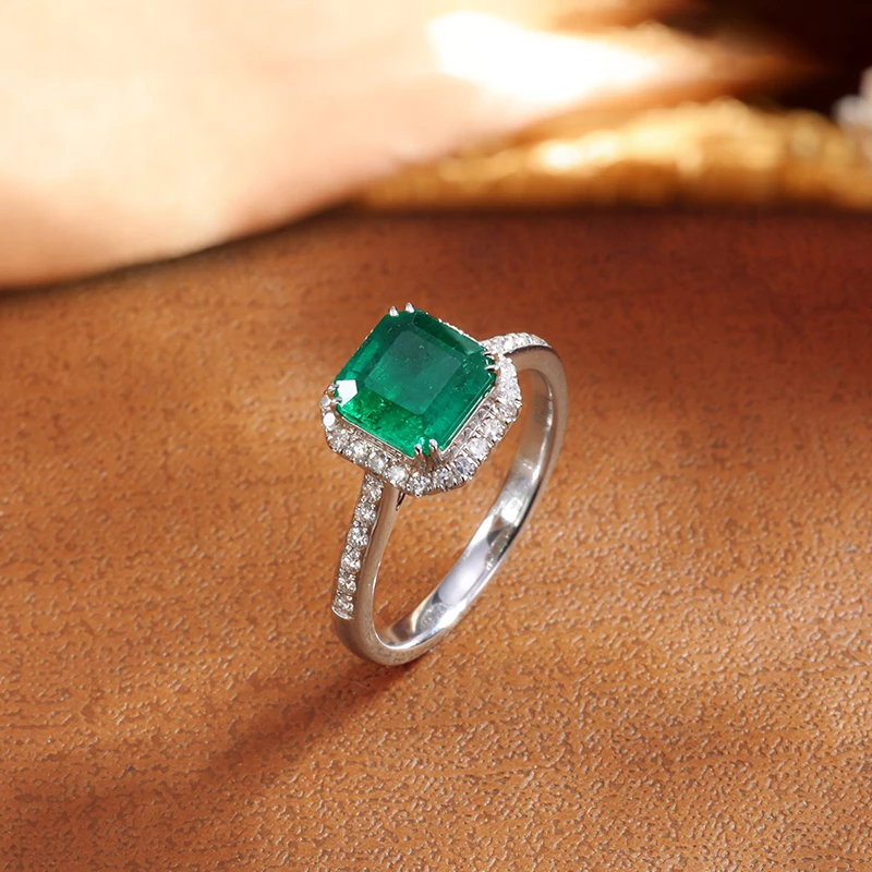 18K白金天然祖母绿戒指首饰镶嵌钻石奢华典雅贵宝彩宝