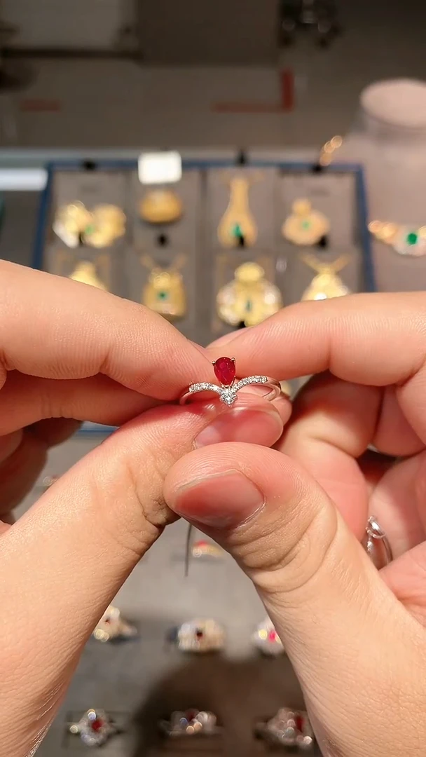 【闪购商品】红宝石戒指18K金镶嵌h红宝石