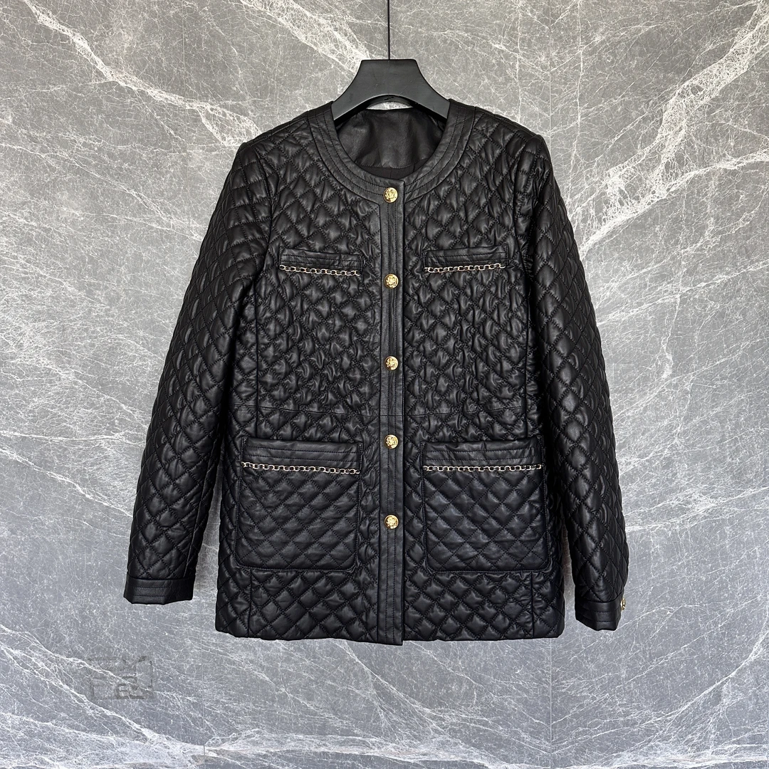 旦旦秋冬摩登优雅~立体剪裁小香风金属链条菱形压格绵羊皮外套