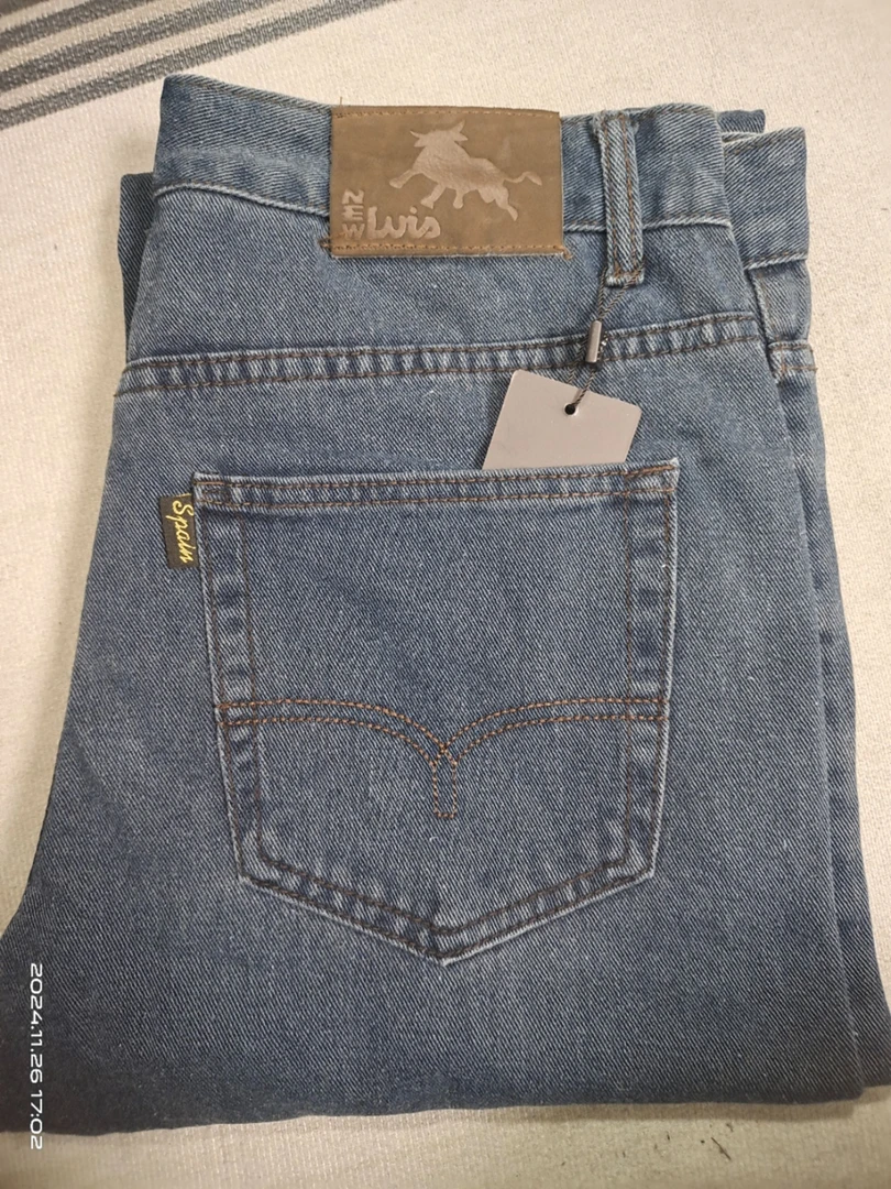 男士直筒牛仔裤默认瑕疵