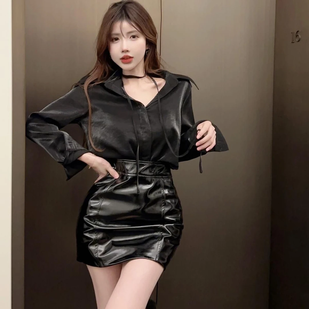 黑色V领显瘦上衣高腰包臀皮短裙两件套女新款法式御姐感套装