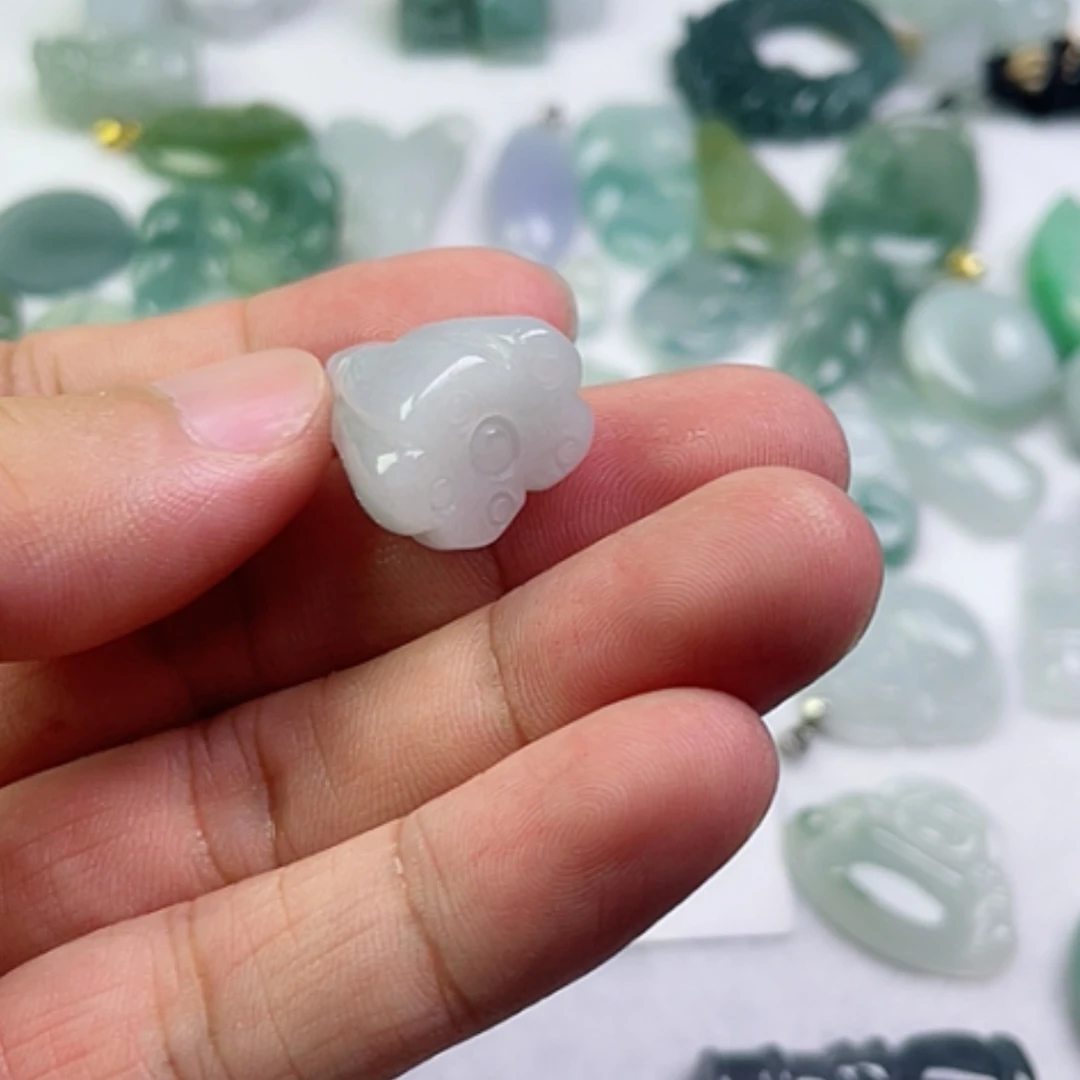 【闪购商品】翡翠吊坠(赠链)未镶嵌翡翠