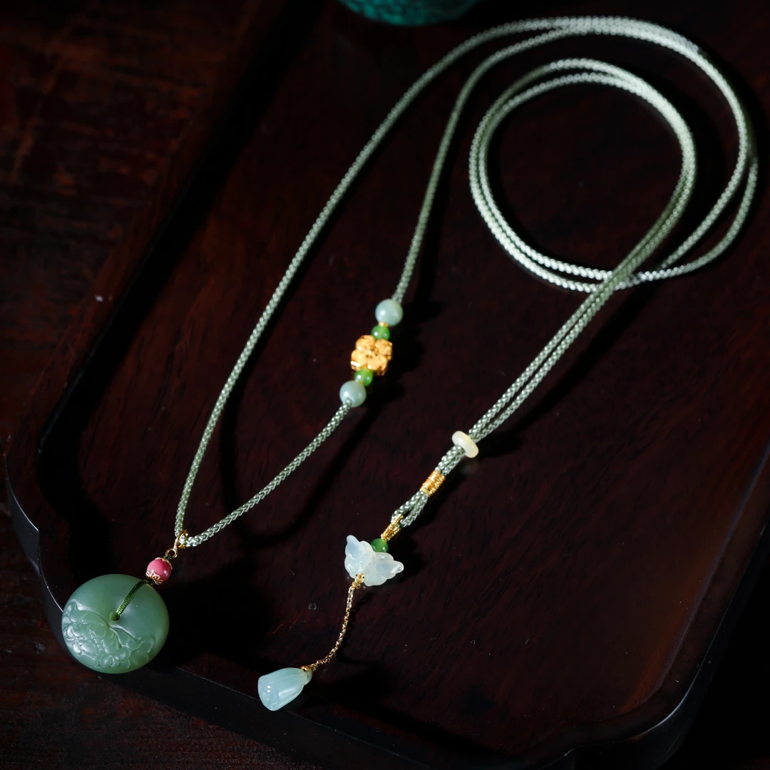 【意婵】高品老料和田玉湖水绿柔光精雕平安扣18K金翡翠盐源-904952