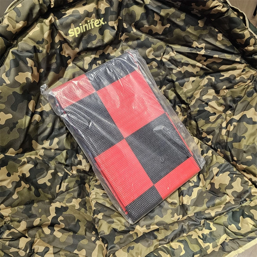 24091616B 红黑格折叠地垫防潮垫野餐垫