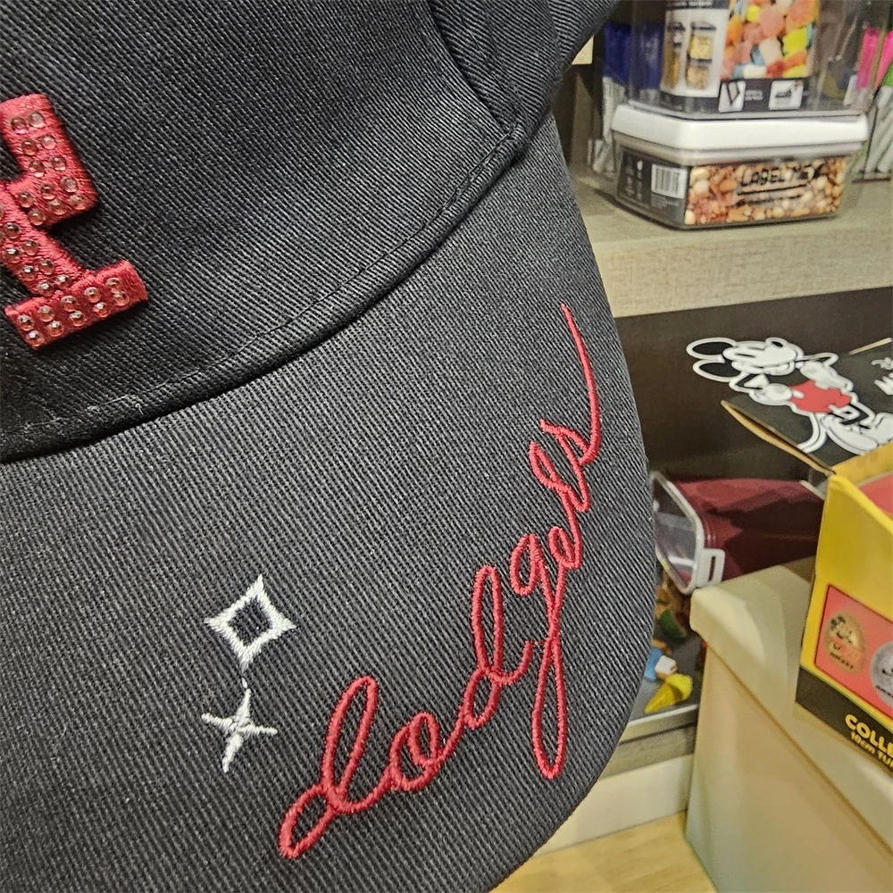 24121012A 经典款黑色刺绣棒球帽