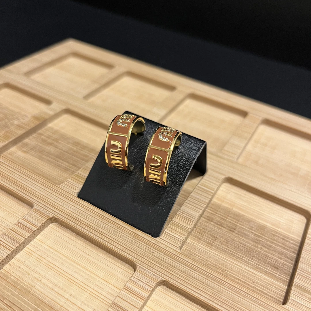 喵喵字母金属混彩咖色轻奢耳饰小众高级感耳钉简约气质百搭饰品