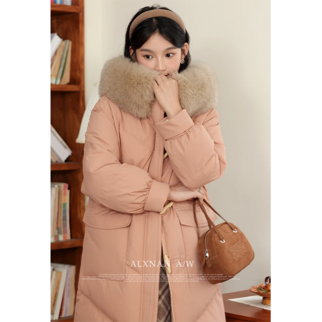 鹿向南《冬日暖色》时尚保暖长款羽绒服女秋冬连帽外套LXN325111