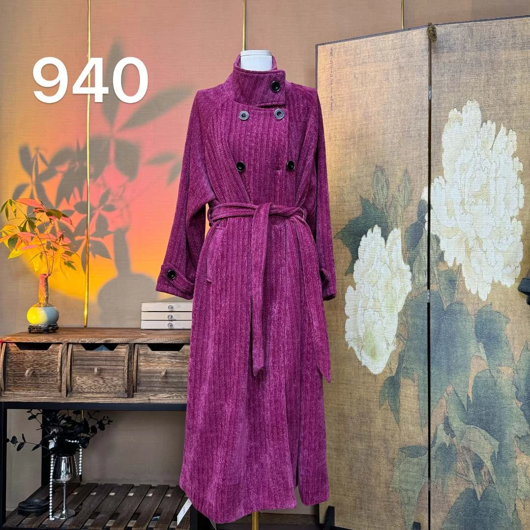940树莓粉竖条烫金灯芯绒大衣外套