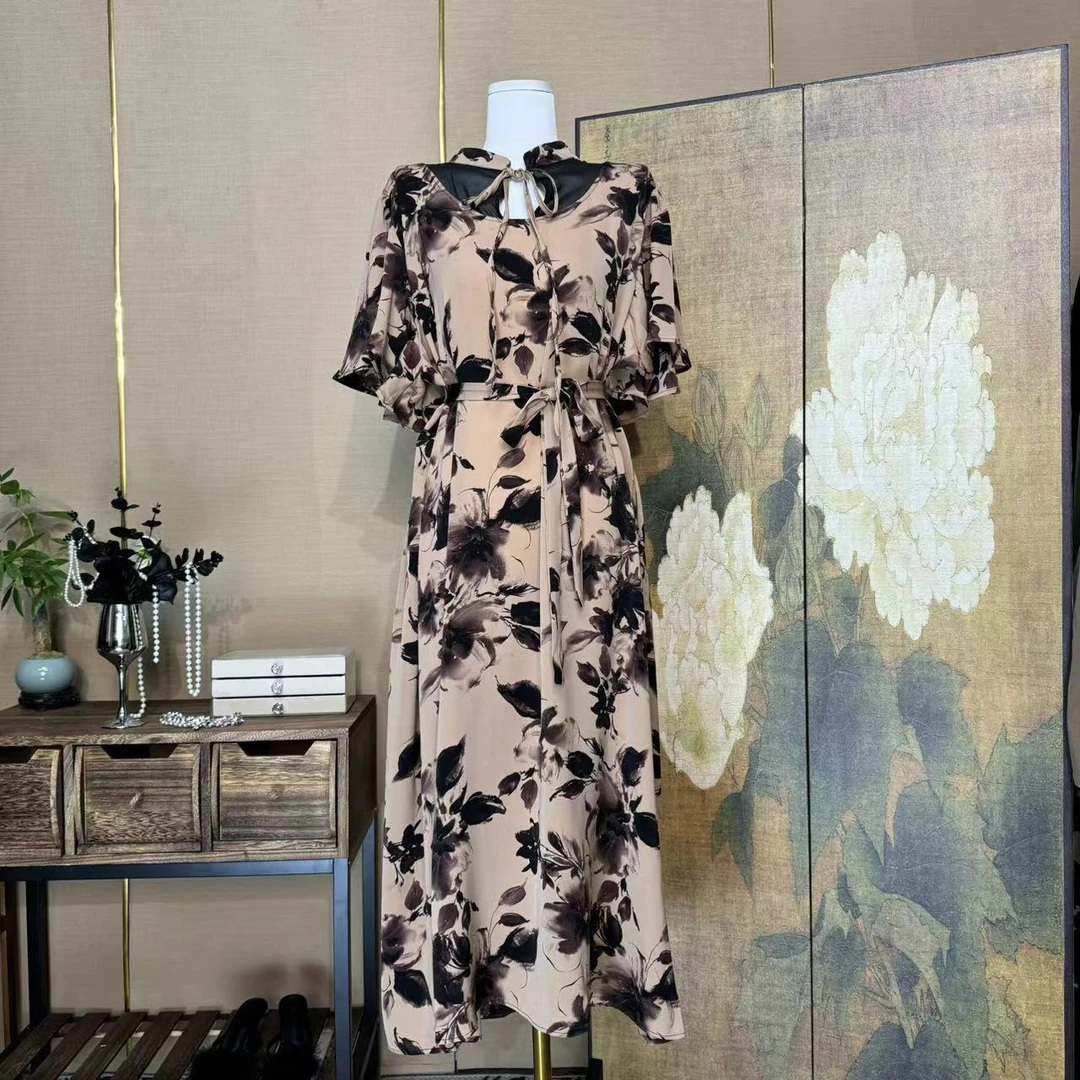 54卡其色水墨花大码轻奢夏季显瘦气质连衣裙