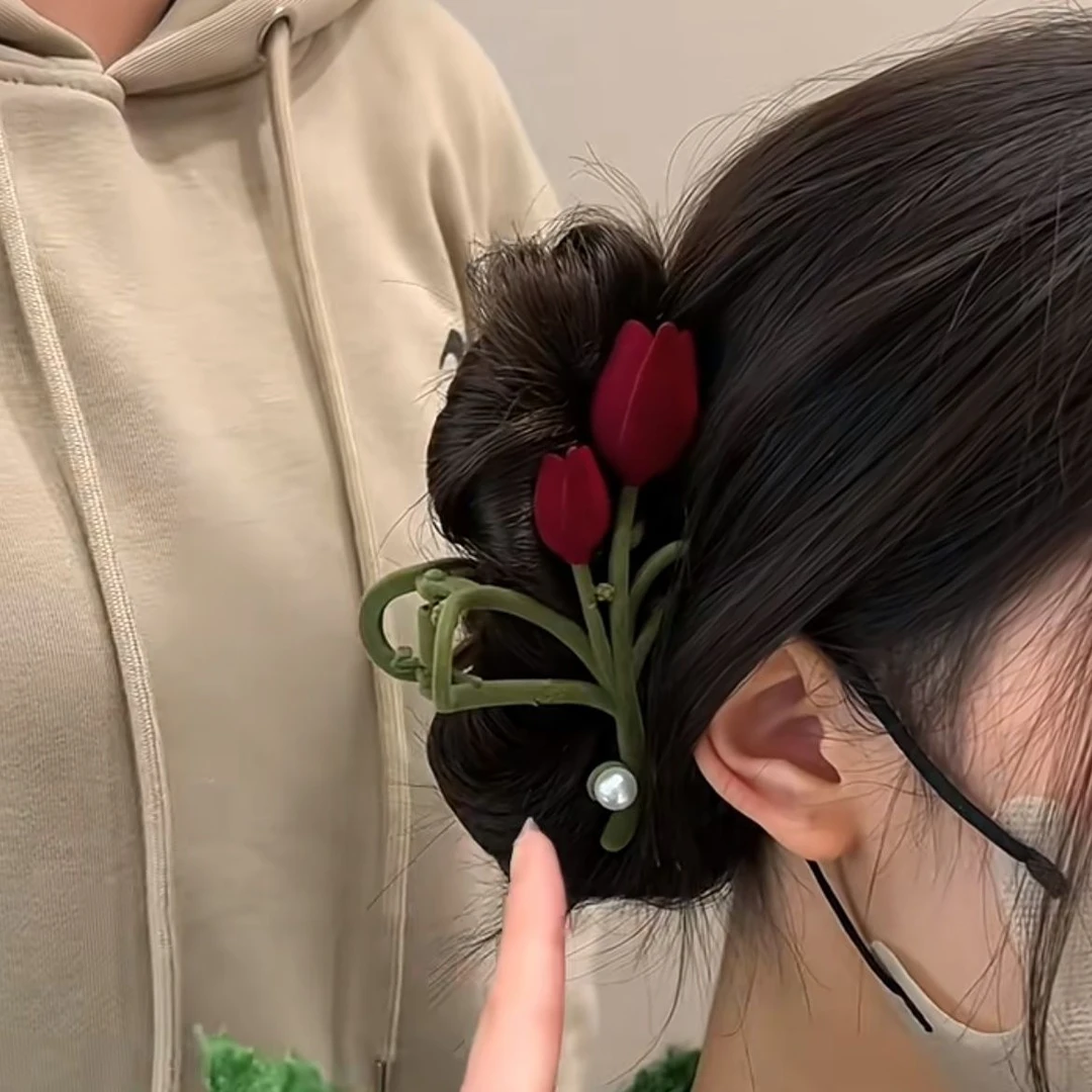 郁金香抓夹网红2022年大号丝绒发夹女后脑勺高级感鲨鱼夹秋冬款