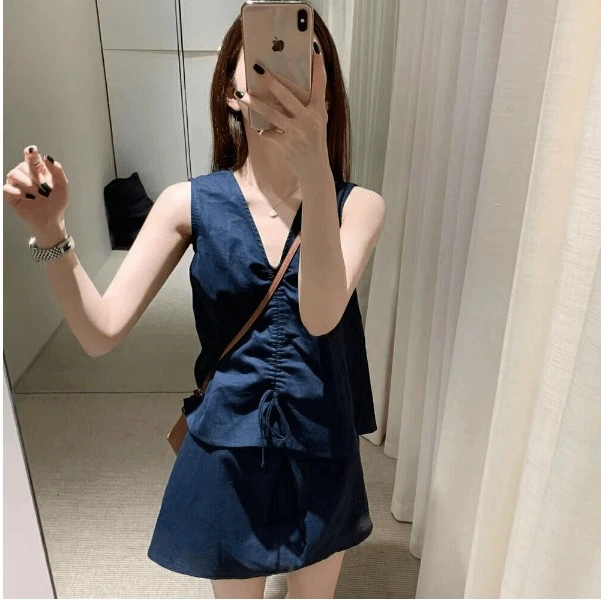 MARIE.COCO藏青色V领无袖背心秋季新款简约百搭不规则短裤两件套