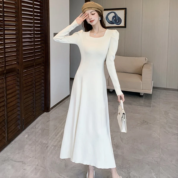 赫本风泡泡袖方领针织连衣裙冬季新款收腰显瘦内搭打底高级感裙子