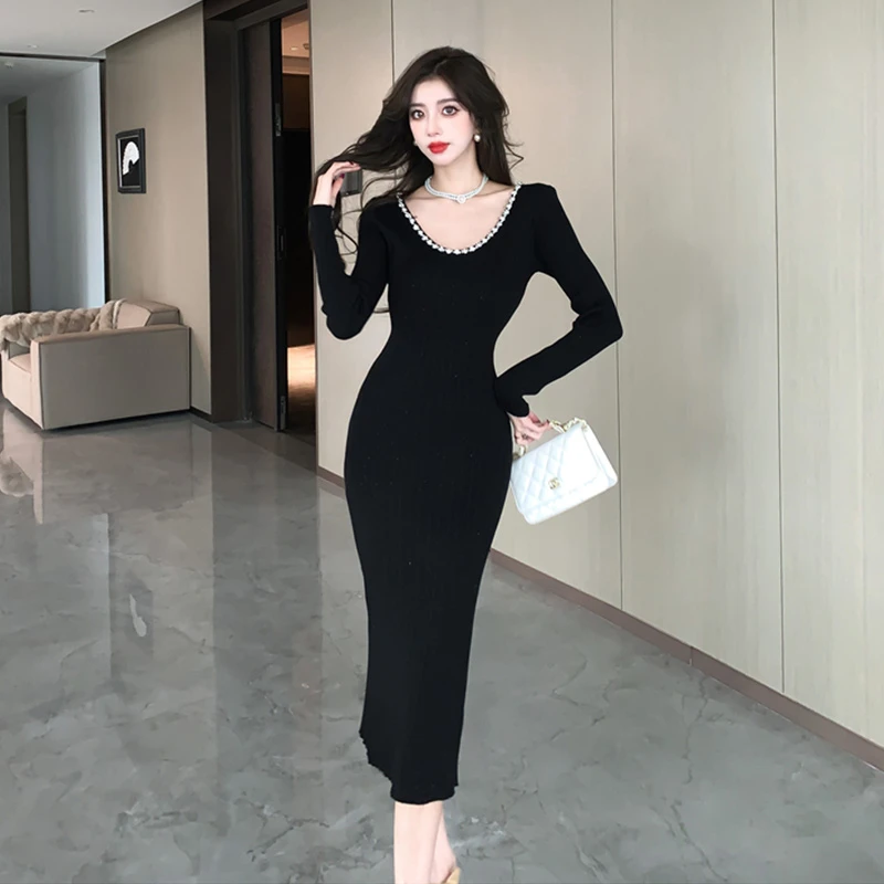 V领针织连衣裙冬季新款镶钻中长款修身显瘦细闪高级感收腰长裙子