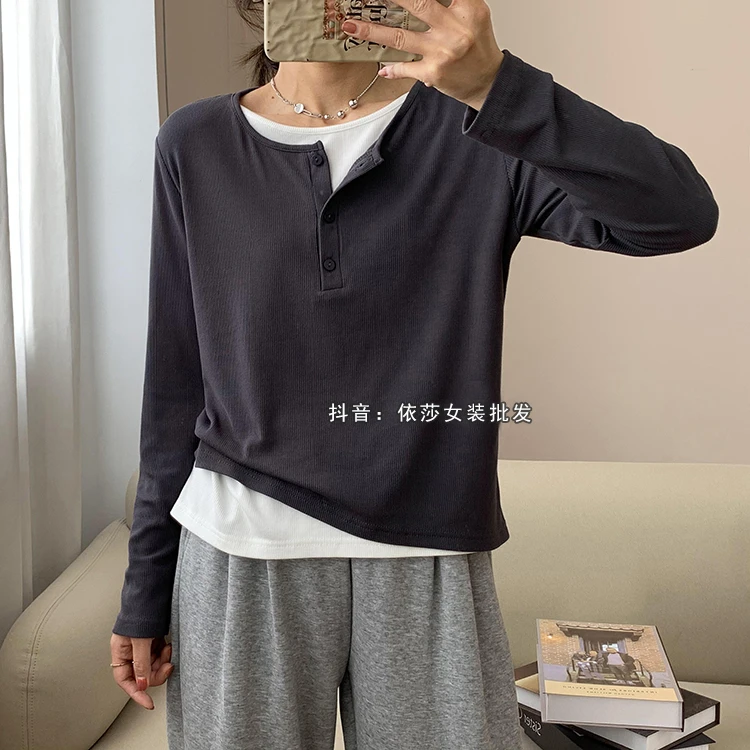 春夏小排扣纯色宽松显瘦长袖圆领黑白假两件T恤套头
