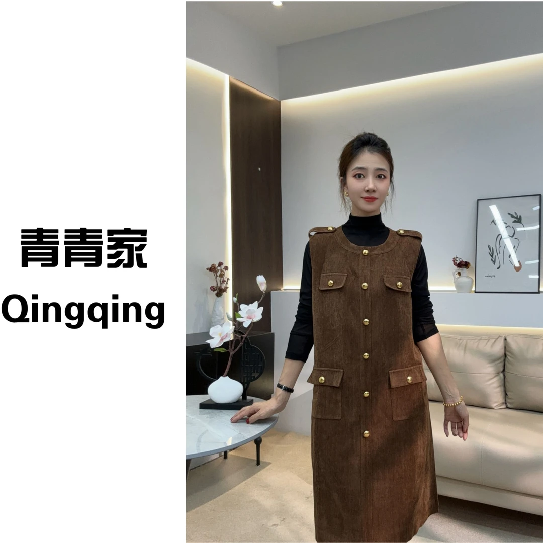 青青家  秋季新款轻奢气质名媛风金扣小香风连衣裙——6578