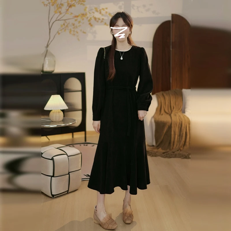 YouSee赫本风连衣裙女2025秋冬新款高级感减龄显瘦打底裙子7934