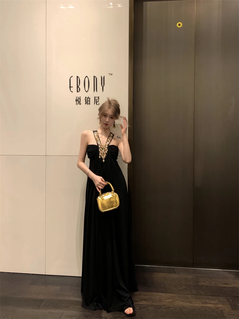 法式气质名媛御姐高级感黑色挂脖吊带连衣裙女千金宴会生日小礼裙