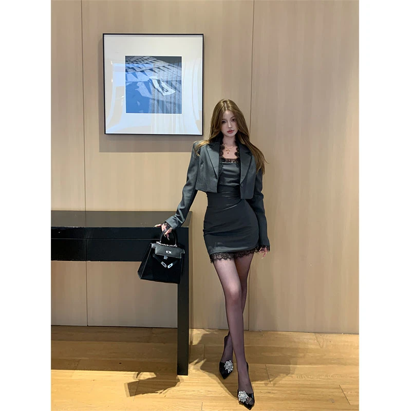 西装外套女早秋高级感蕾丝拼接穿搭复古气质休闲内搭吊带连衣裙