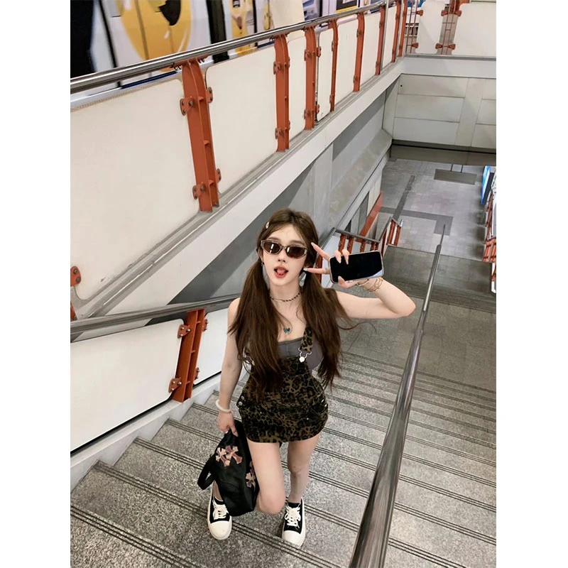 小众复古豹纹背带连衣裙女2024夏季新款做旧高腰显瘦A字牛仔短裙