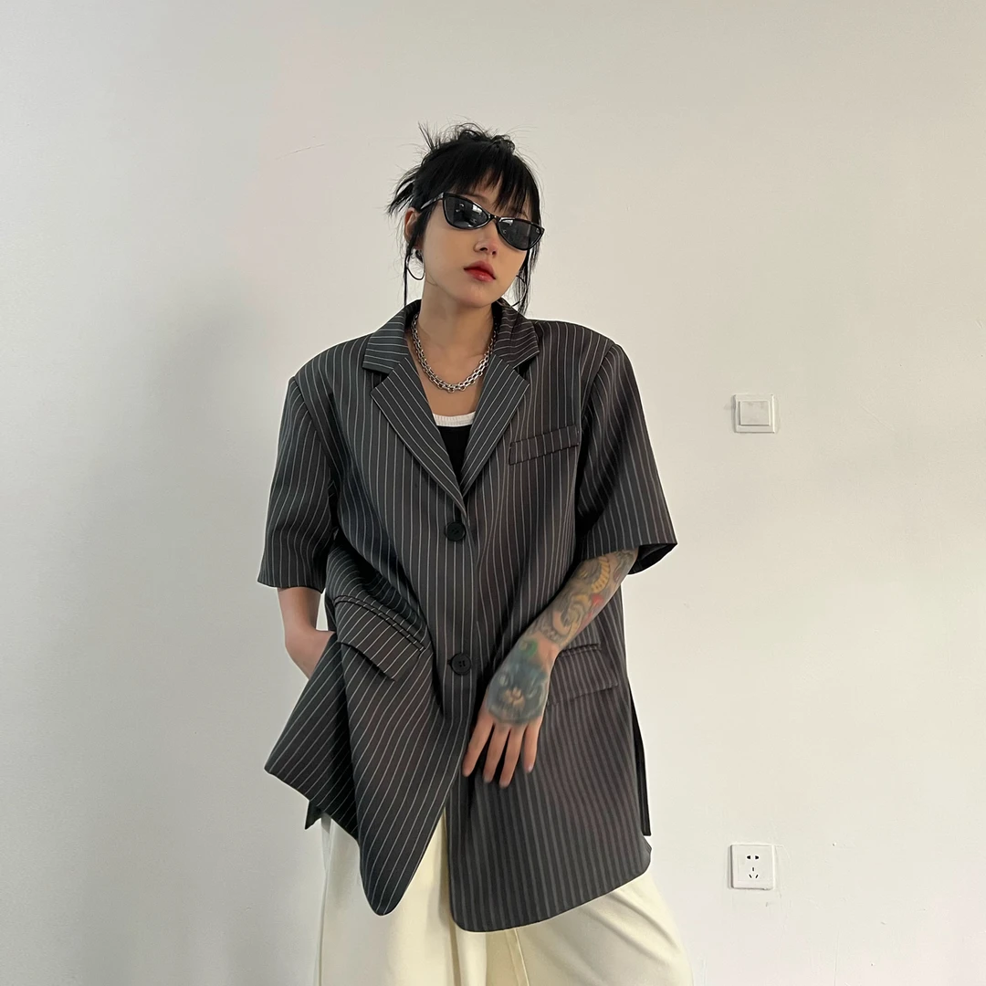 2025夏季新款设计感薄款竖条纹高级小众ins潮短袖宽松西装上衣女