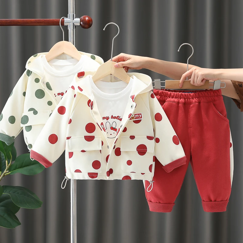 婴儿衣服2025新款连帽卫衣小公主卡通三件套6七8九个月女宝宝秋装