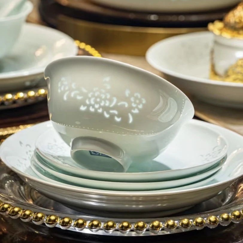 雕花镂空玲珑陶瓷碗