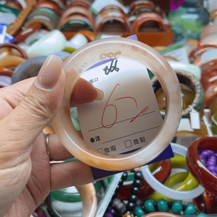 石英质玉手镯未镶嵌