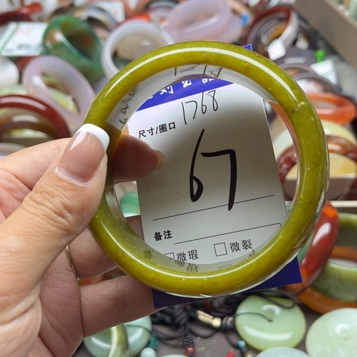蛇纹石玉手镯未镶嵌