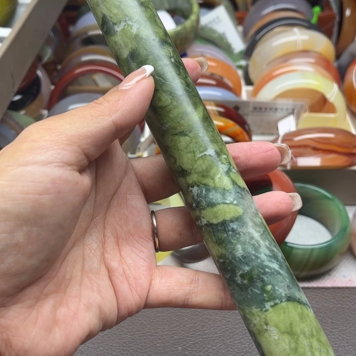 蛇纹石玉手镯未镶嵌