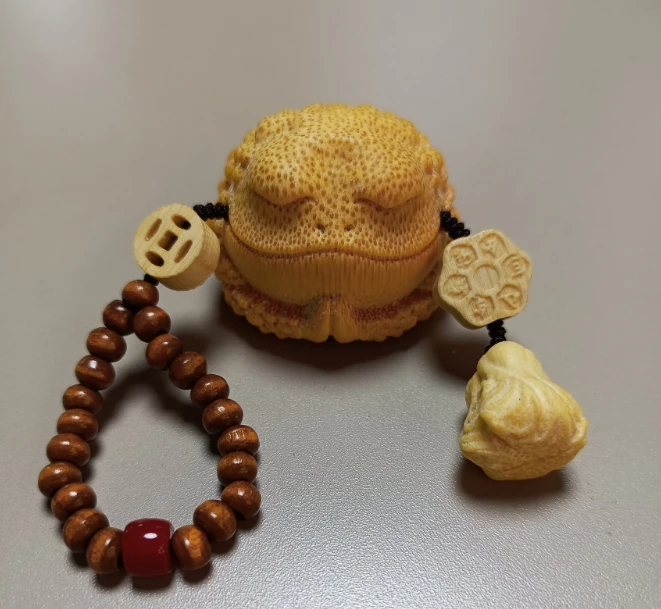 龙血金丝竹雕刻百财悟道金蟾 规格4.0cm左右
