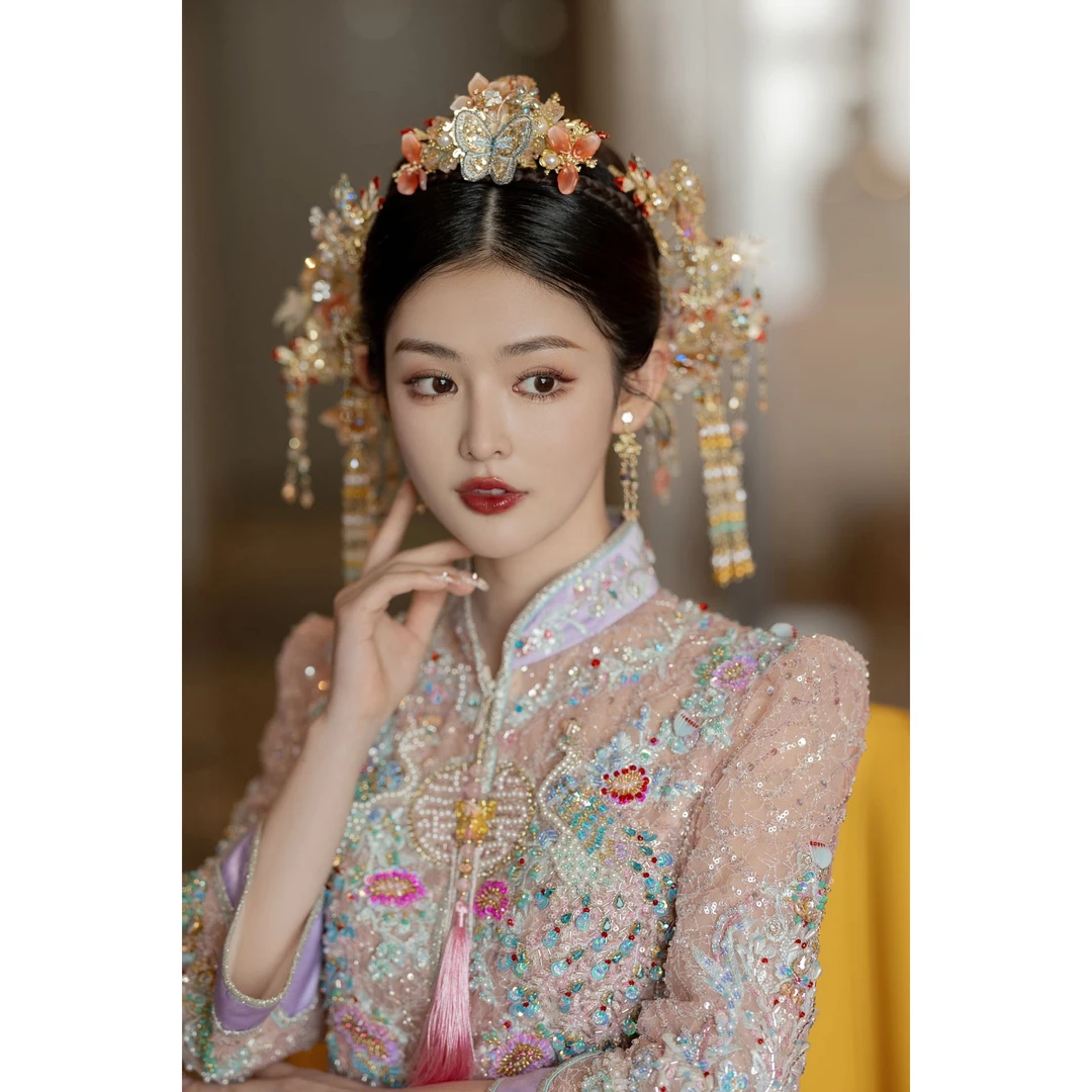 新款减龄刺绣蝴蝶秀禾百搭饰品X983