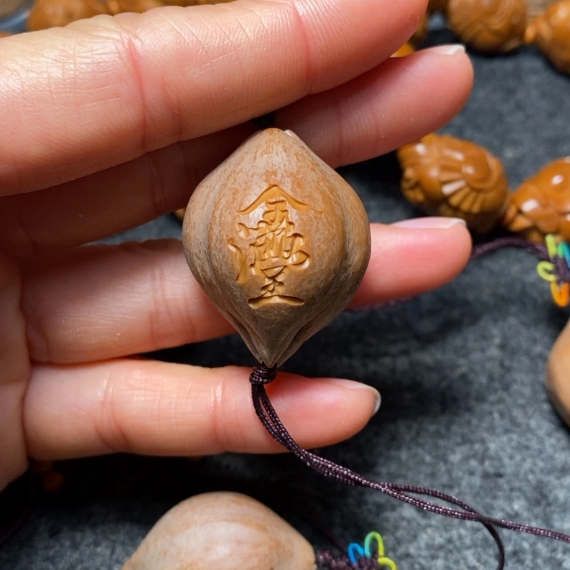 【闪购商品】橄榄核核雕?****生