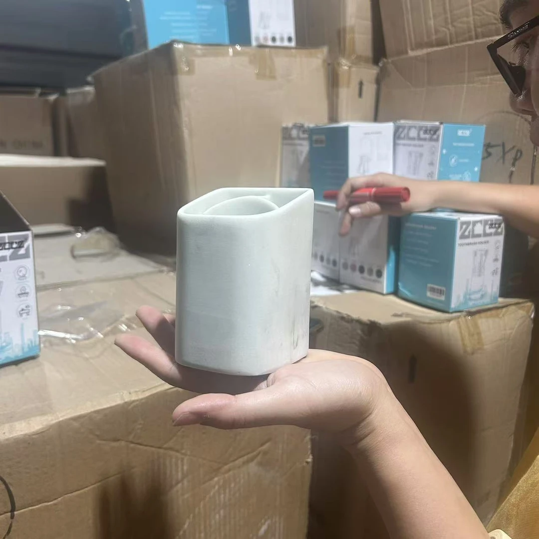 X002ZG55XP#白色牙刷架牙刷盒库存尾货（铁一）