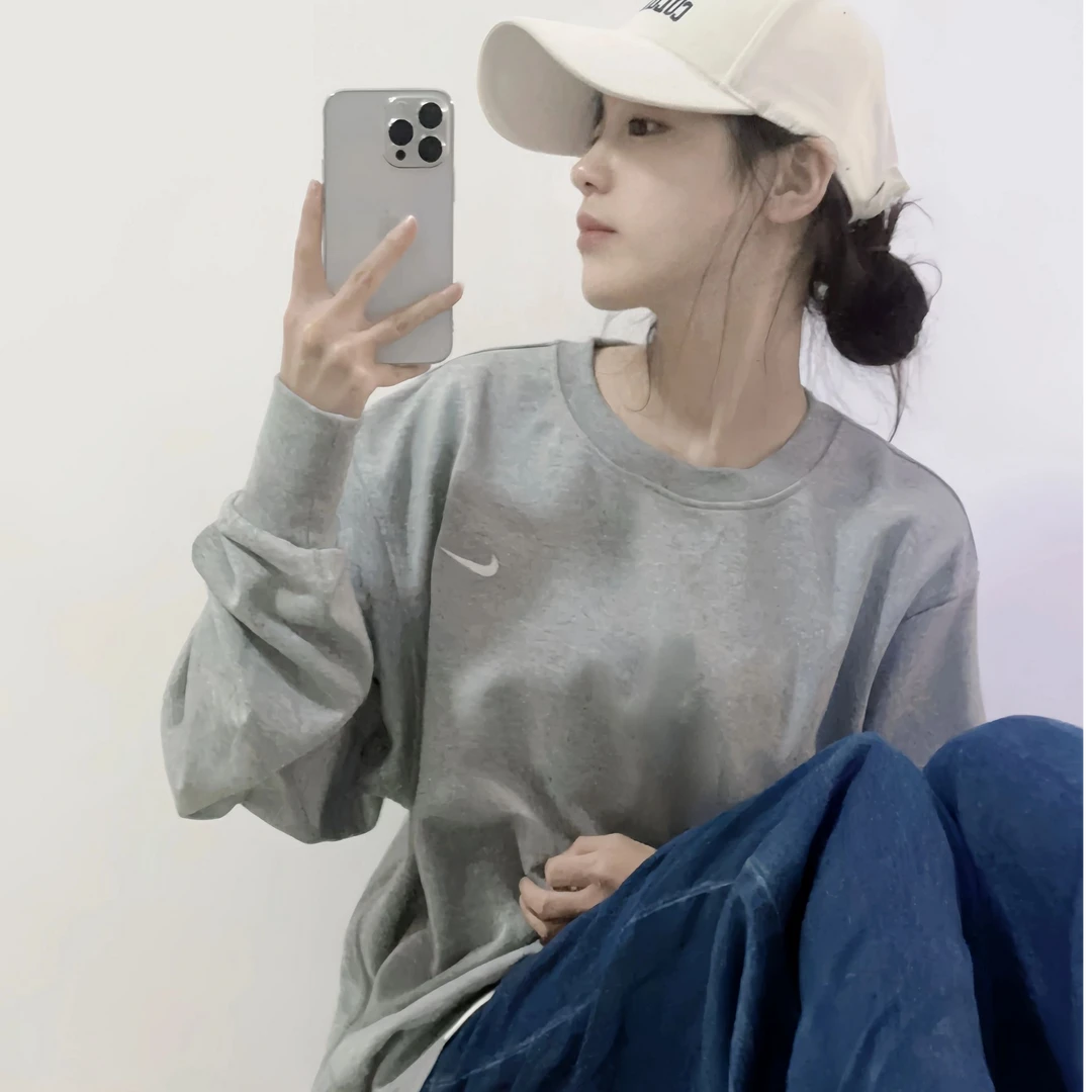 NIKE/耐克男女运动休闲套头刺绣小勾线圈卫衣天空灰CK6359-063