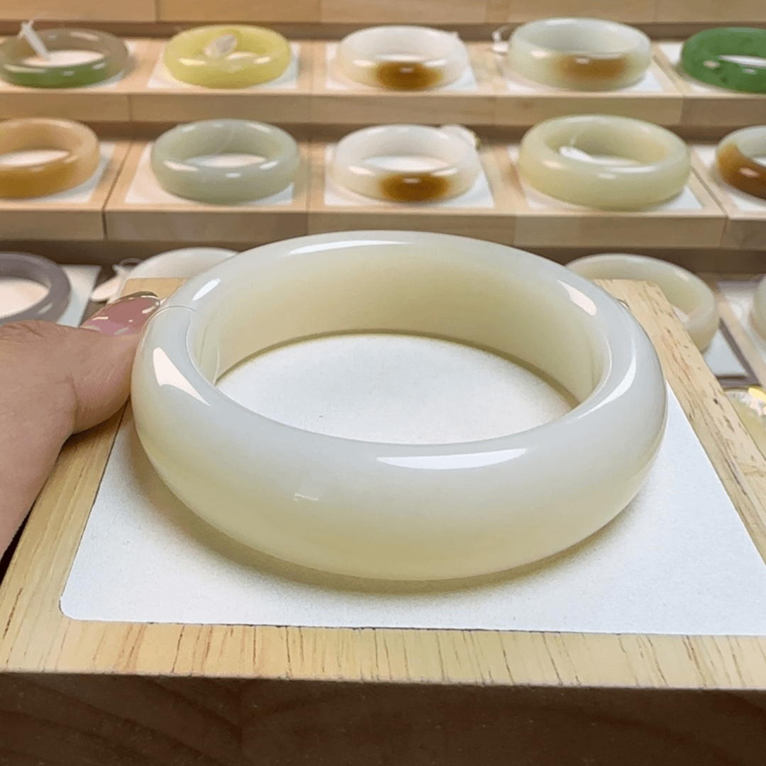 【闪购商品】和田玉手镯未镶嵌G*M