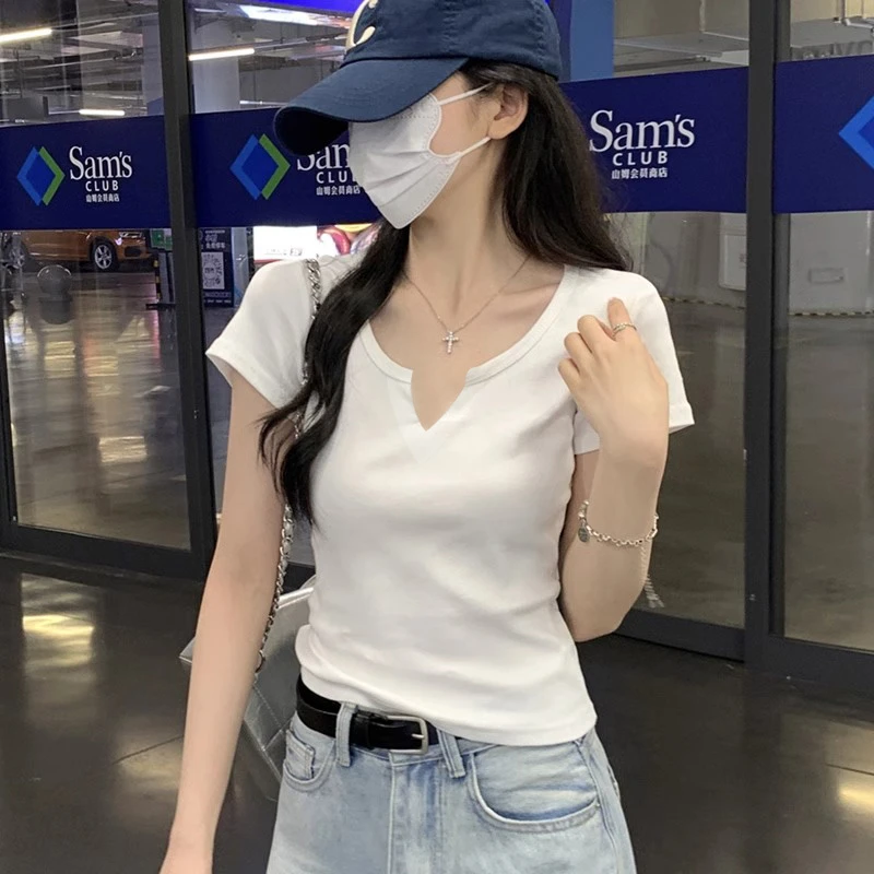 白色v领短袖正肩t恤夏季2025新款设计感穿搭甜美女生韩系ins衣服