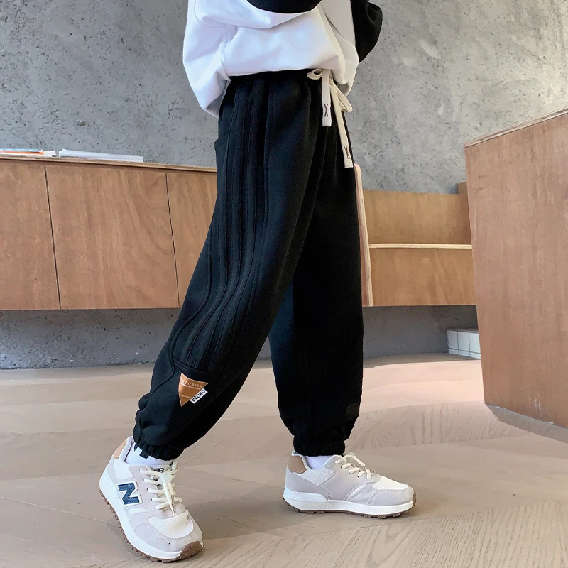 男童黑色运动裤春秋季儿童宽松裤子2025新款中大童时髦休闲长裤潮