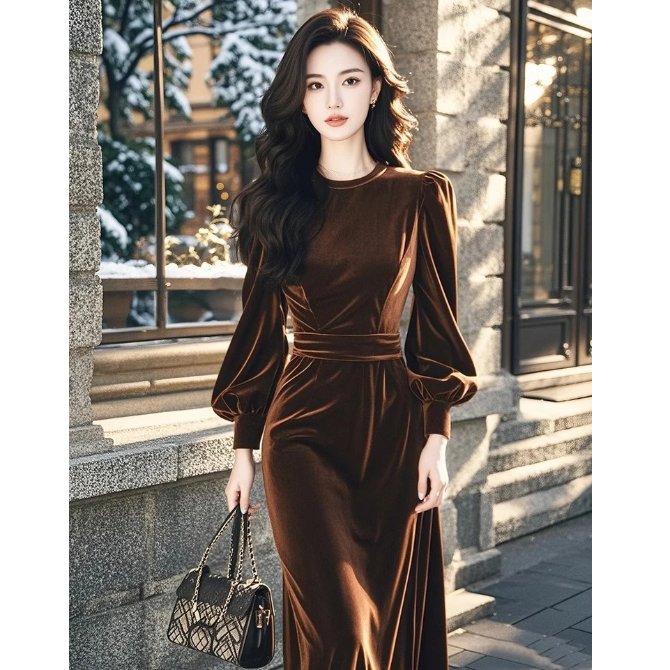 法式真丝绒高级收腰连衣裙2025气质高端新洋气丝绒灯笼袖长裙半裙
