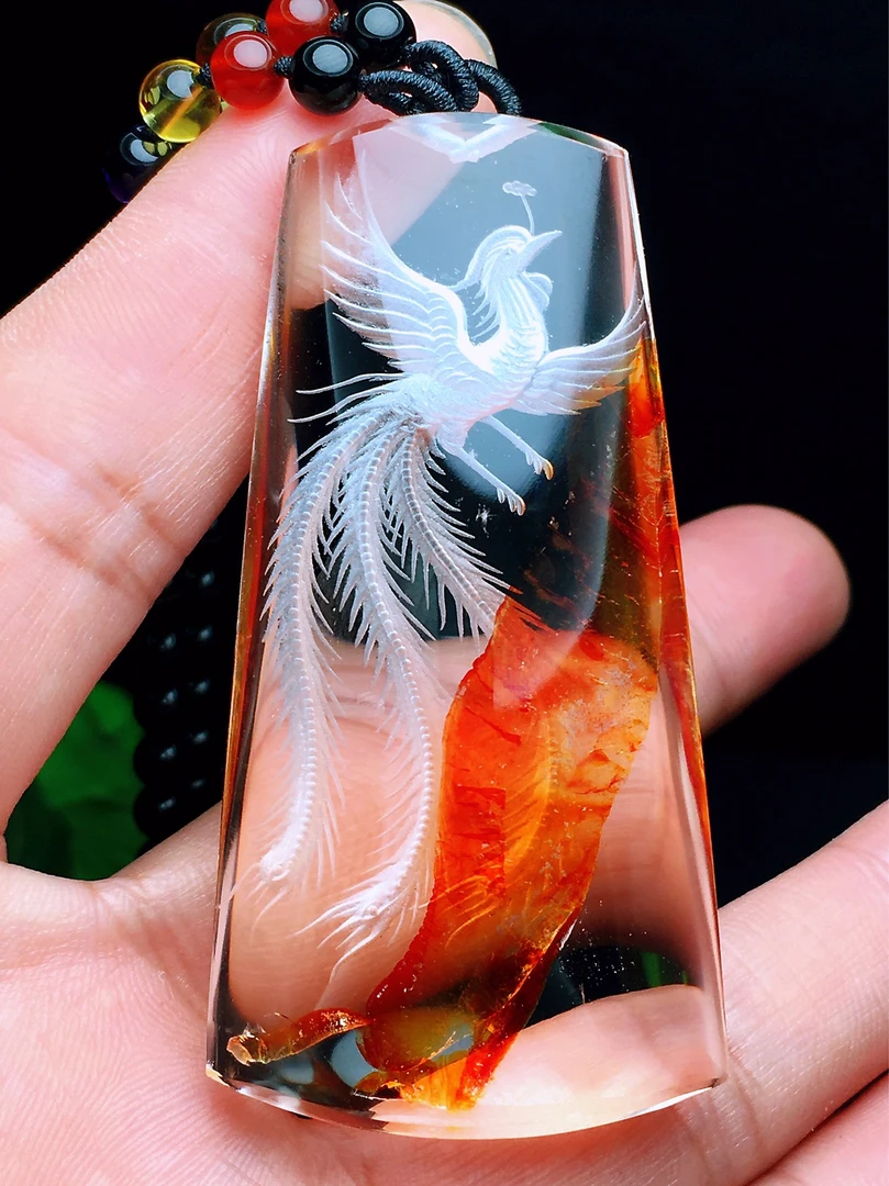 天然红胶花无事牌内雕凤凰吊坠•百鸟之王，规格:60*34*14