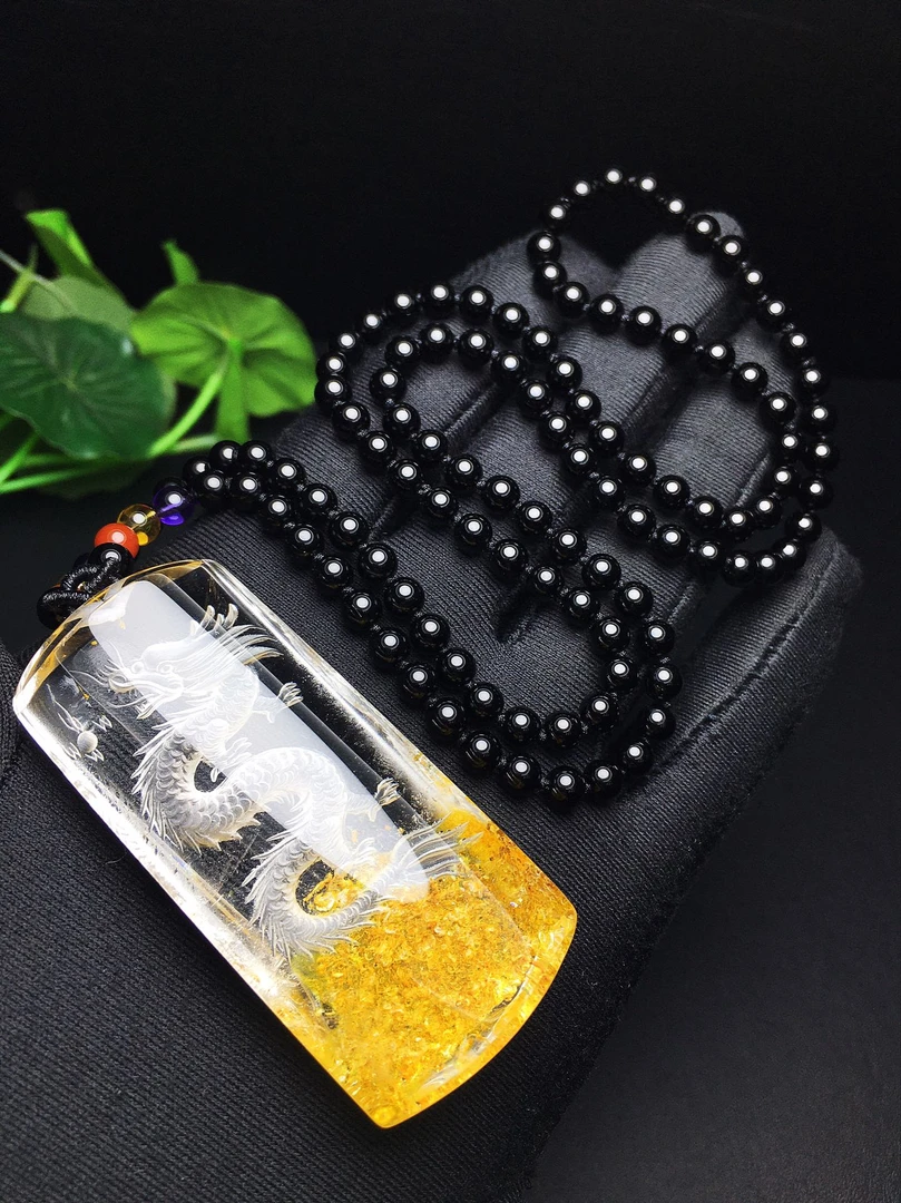 土豪款！大号天然黄胶花内雕龙吊坠 规格：65*30*19mm，重81.6克