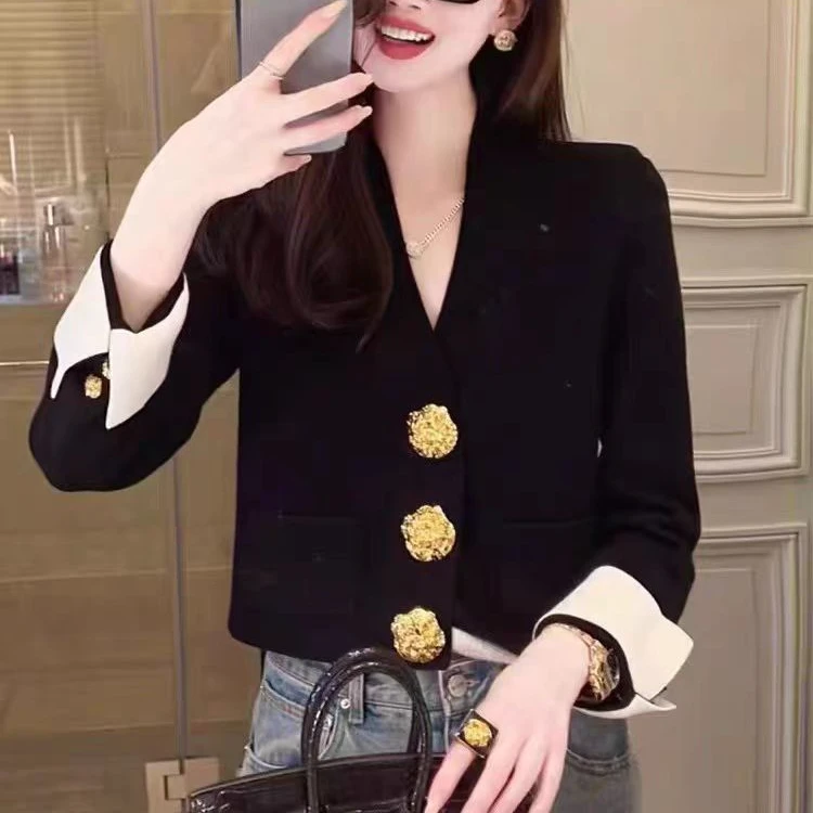 气质轻奢小香风大金扣短款针织呢外套 T038-6287