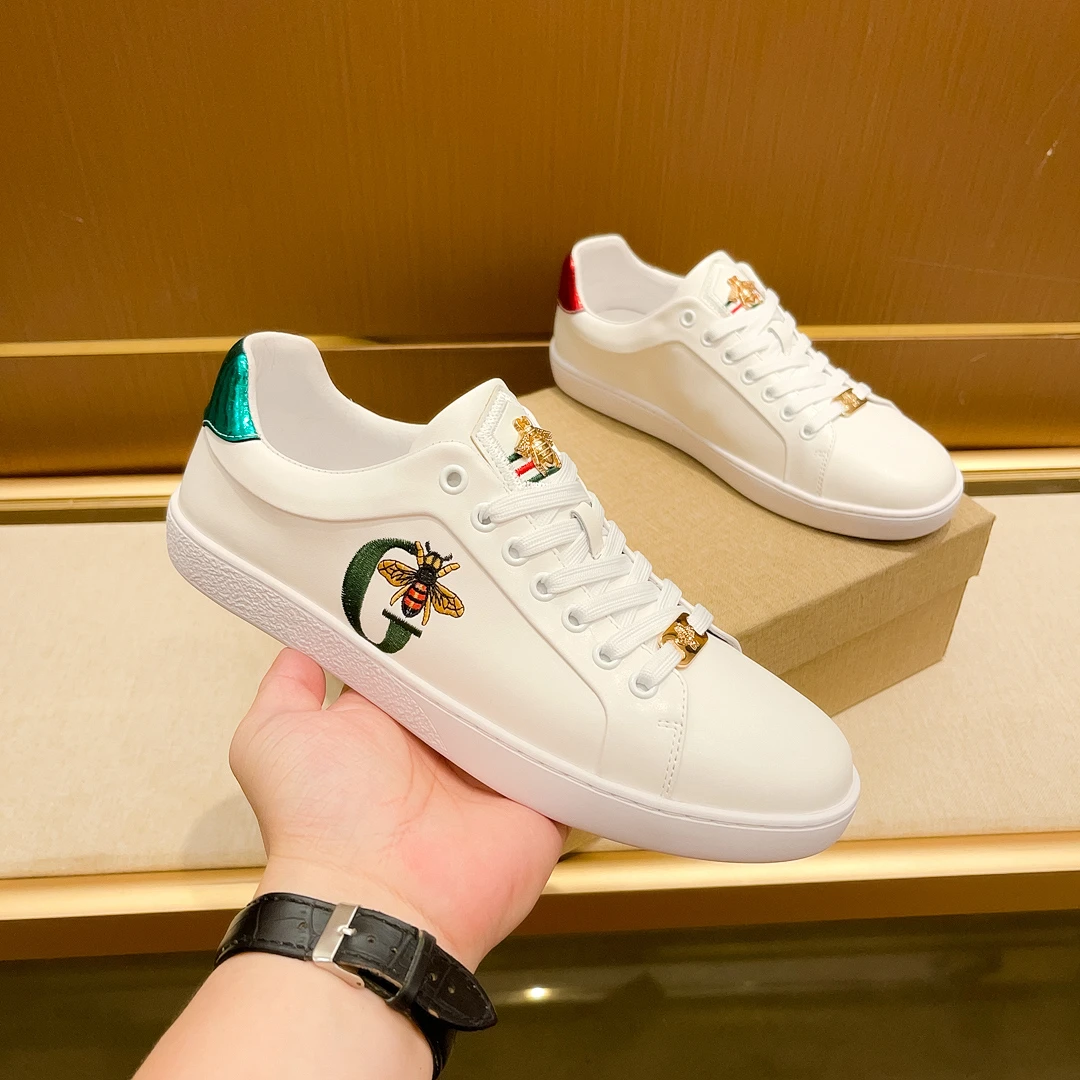 欧洲站新款时尚小蜜蜂刺绣小白鞋男透气百搭白色板鞋男士潮牌鞋子
