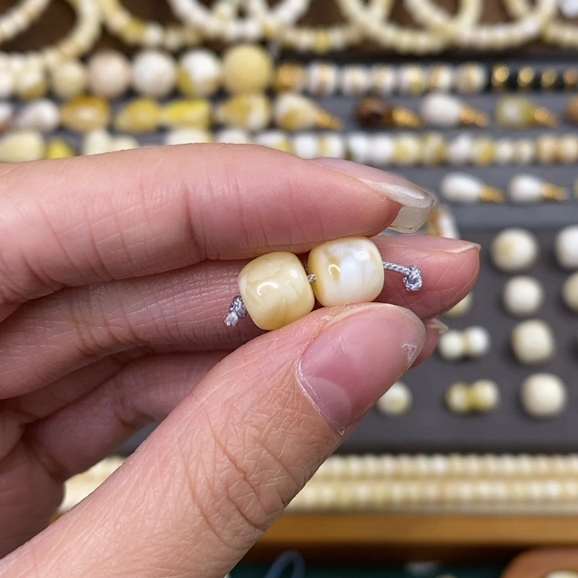 【闪购商品】琥珀裸石未镶嵌好***球